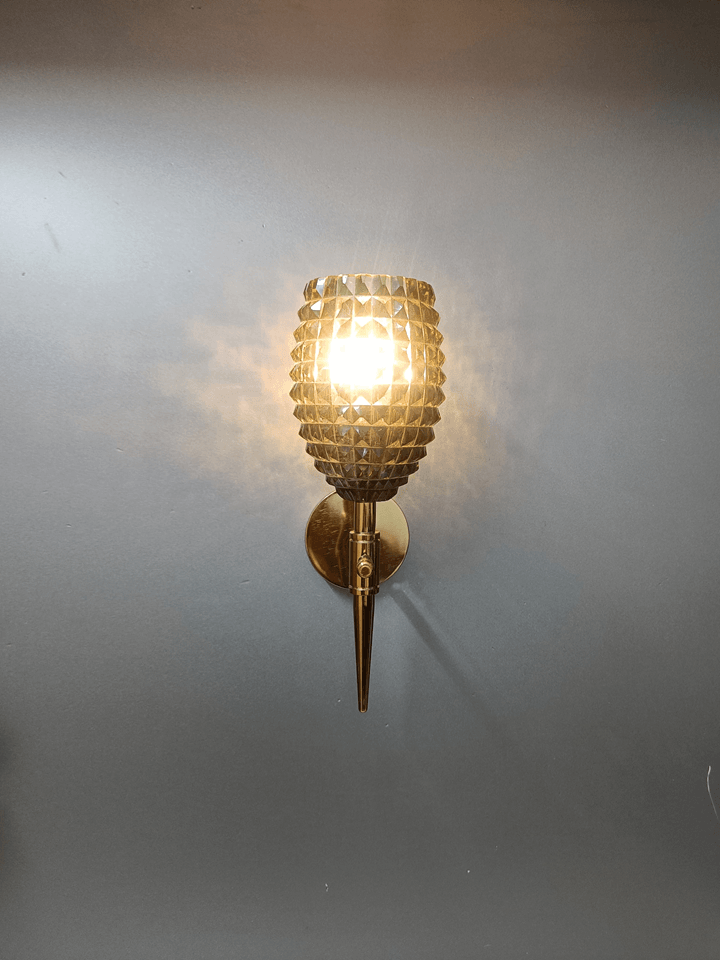 Luxurious wall lamp