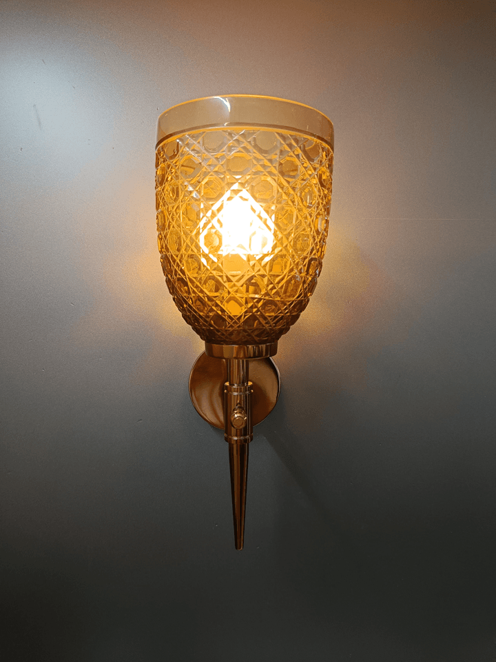 Luxurious gold wall lamp featuring hand-cut champagne glass for a touch of brilliance in the sitting room.