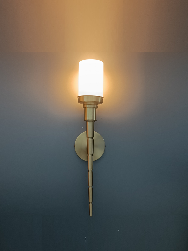 Traditional Mashal wall lamp with frosted glass