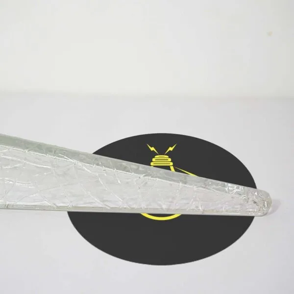 Side view of a crystal edge glass bar, its bevelled edge and crackle pattern in clear borosilicate glass