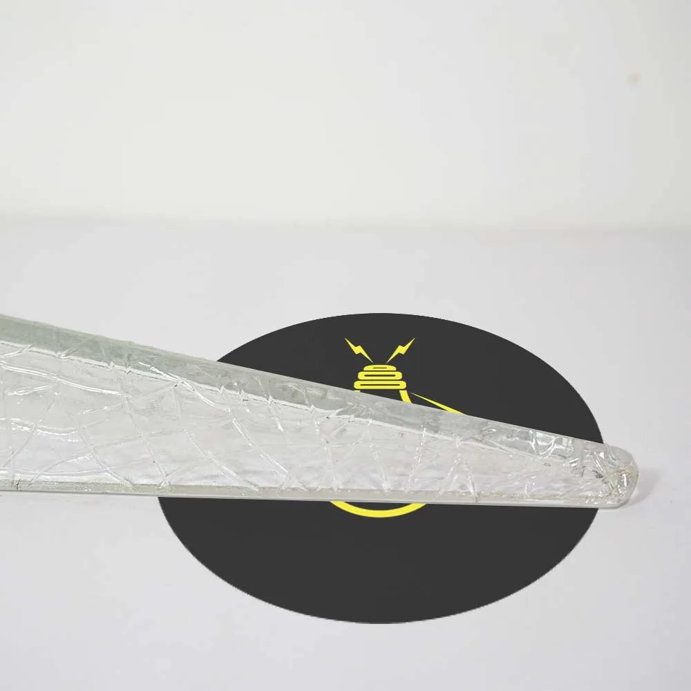 Crystal Edge Glass Bar – 255 mm Clear Borosilicate Chandelier Component (100 Pcs) 3 Side view of a crystal edge glass bar, its bevelled edge and crackle pattern in clear borosilicate glass
