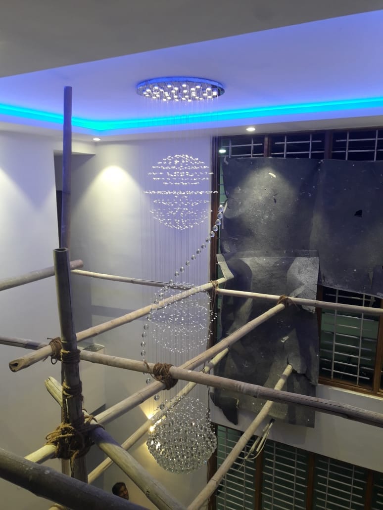 40 mm K9 crystal balls forming stacked spheres in the Ranchi double-height hall