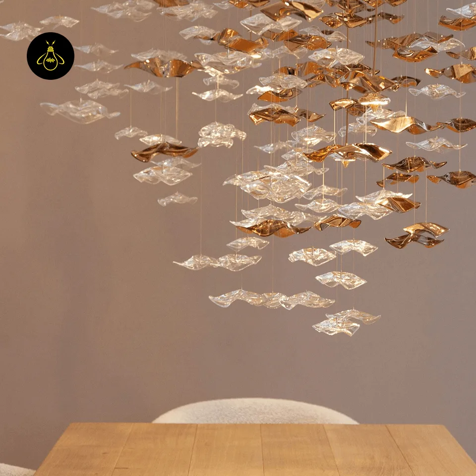 Wave Chandelier with 69 Cascading Glass Leaves – Ø75 cm Integrated LED, for Living & Dining Rooms 6 Clear and gold glass leaves of the cascading wave chandelier above a dining table