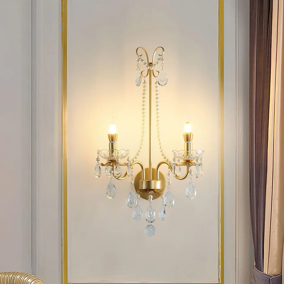 Gold Crystal Wall Sconce – 2-Light Pearl Chain French Sconce, 64 cm 3 Close-up of clear faceted crystal bead chain and glass bobeche on the gold wall sconce