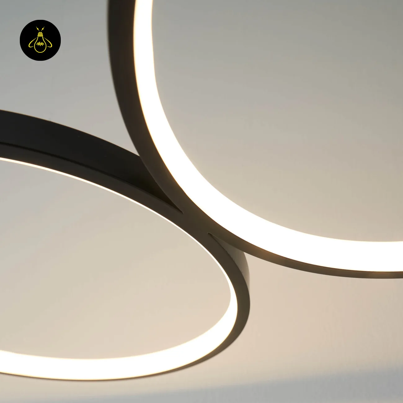 Black Ring Chandelier – Newton 4-Ring LED, 88 cm 14 Side detail of the black ring chandelier rings