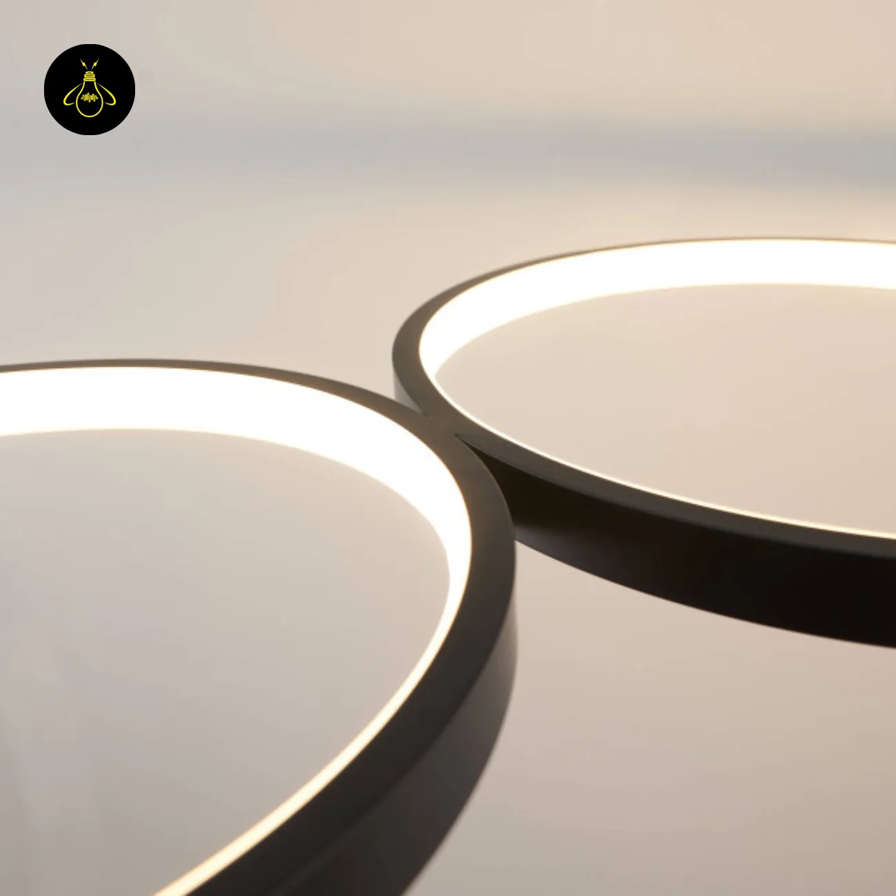 Black Ring Chandelier – Newton 4-Ring LED, 88 cm 15 Close-up side detail of the Newton ring chandelier