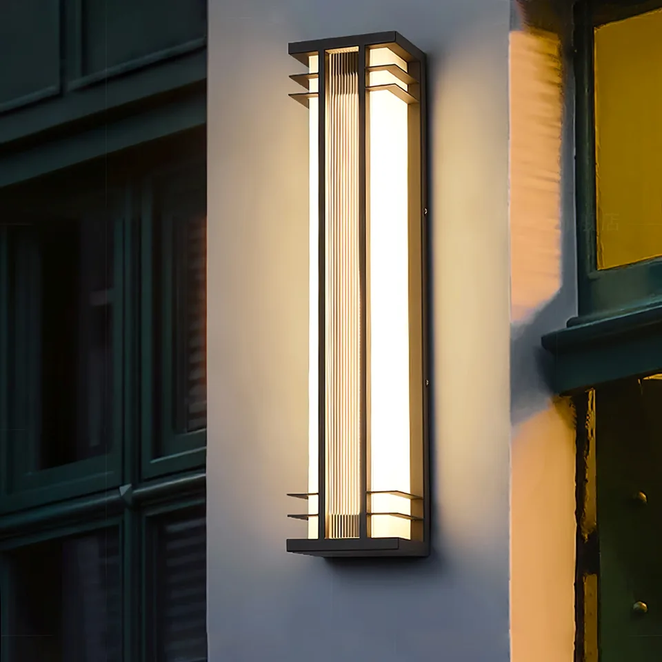 Outdoor Wall Sconce – 70 cm Tall Black & Brass IP65 LED Light 6 Tall outdoor wall sconce in black and brass enhancing a modern house facade