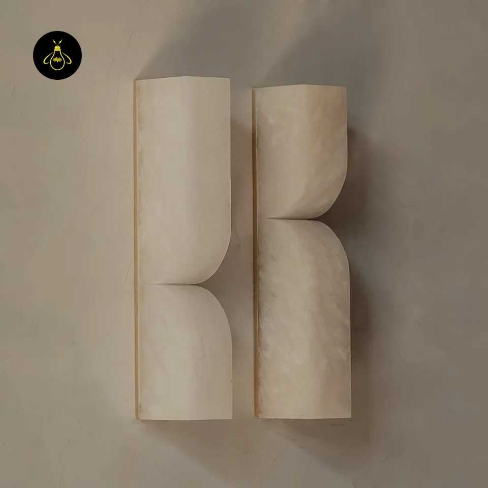 Alabaster Up and Down Wall Light – Carved Natural-Stone Sconce, 35 cm 10 Slim alabaster up and down wall light side view, 6.5 cm projection with gold-toned mount