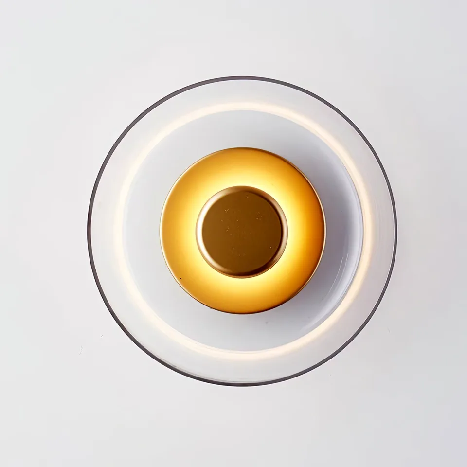 Brass LED Wall Light – Circular Solara 3000K, 23 cm 7 Solara circular brass LED wall light in a lounge