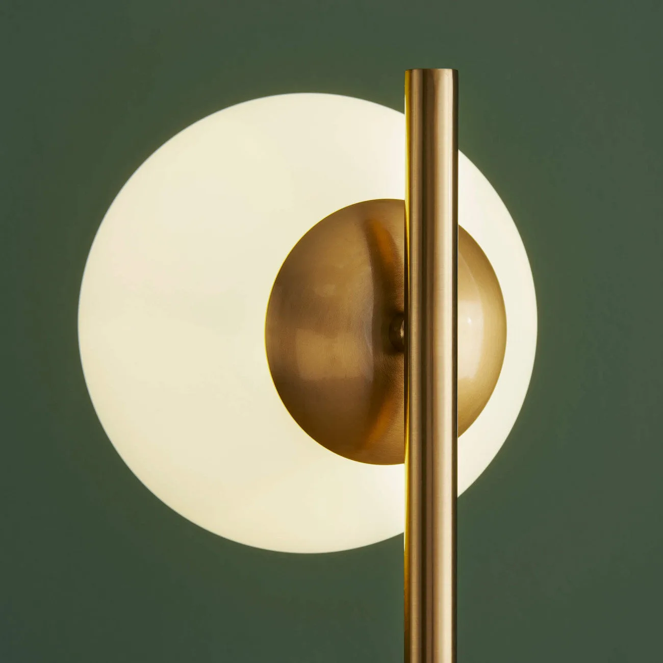 Marble Table Lamp with Opal Glass Globe – Brass Finish, 34 cm 7 Marble table lamp with opal borosilicate glass globe on a bedroom nightstand
