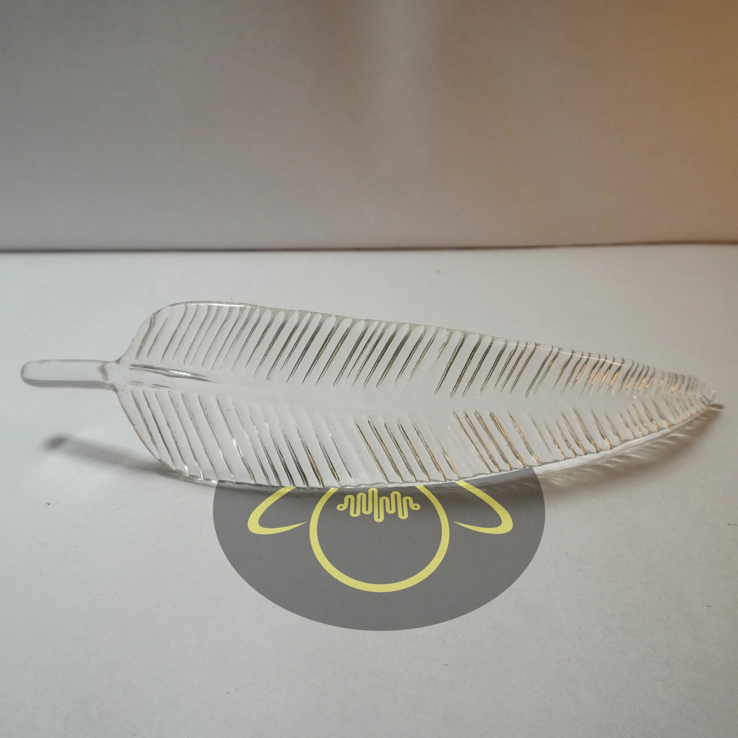 Clear Glass Leaf Chandelier Component – Ashok Borosilicate 220mm 3 220mm clear borosilicate glass leaf for chandeliers, close-up