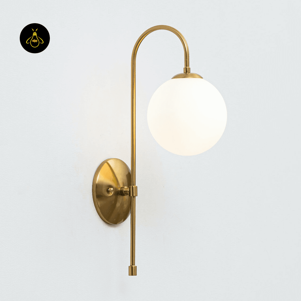 Gold Wall Light for Living Room – Oriol 48 cm Globe Sconce 8 Indoor gold wall light with a frosted white globe for ambient living room lighting