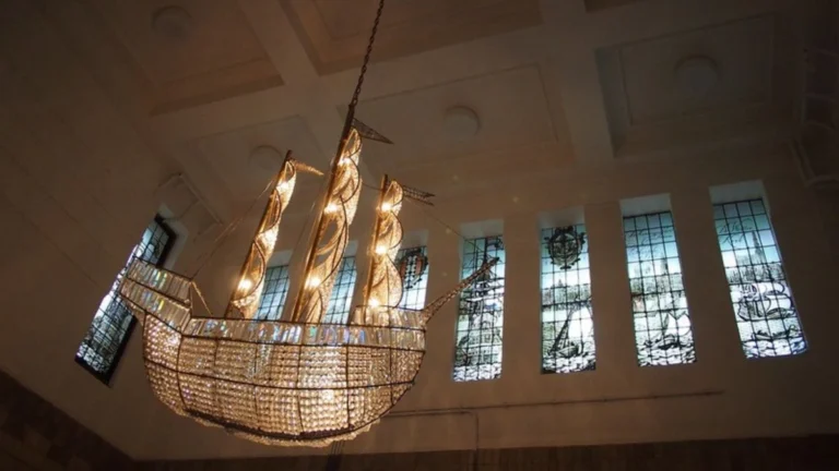 Ship-shaped Crystal Chandelier