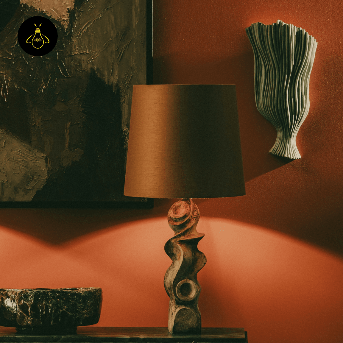 Sculptural Table Lamp – Carved Wood Base with Linen Shade, 72 cm 7 Sculptural carved wood table lamp styled on a console with tapered linen shade