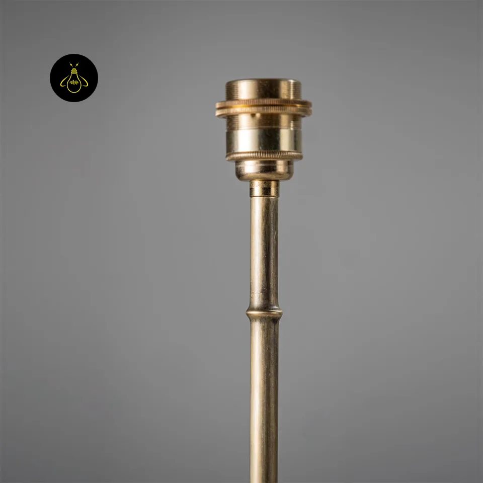 Mini Brass Table Lamp – Slim Bamboo-Stem Design, 53 cm 5 Close-up of the aged-brass E27 holder and bamboo-node stem on the Sasa mini table lamp