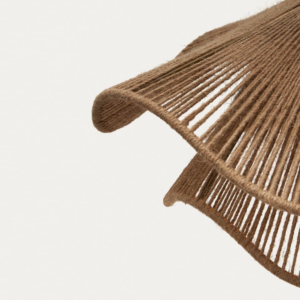 Rope Pendant Light – Raffia Paper Rope, Scalloped 50 cm 4 Close up of the wrapped rope edge and open weave on the scalloped shade