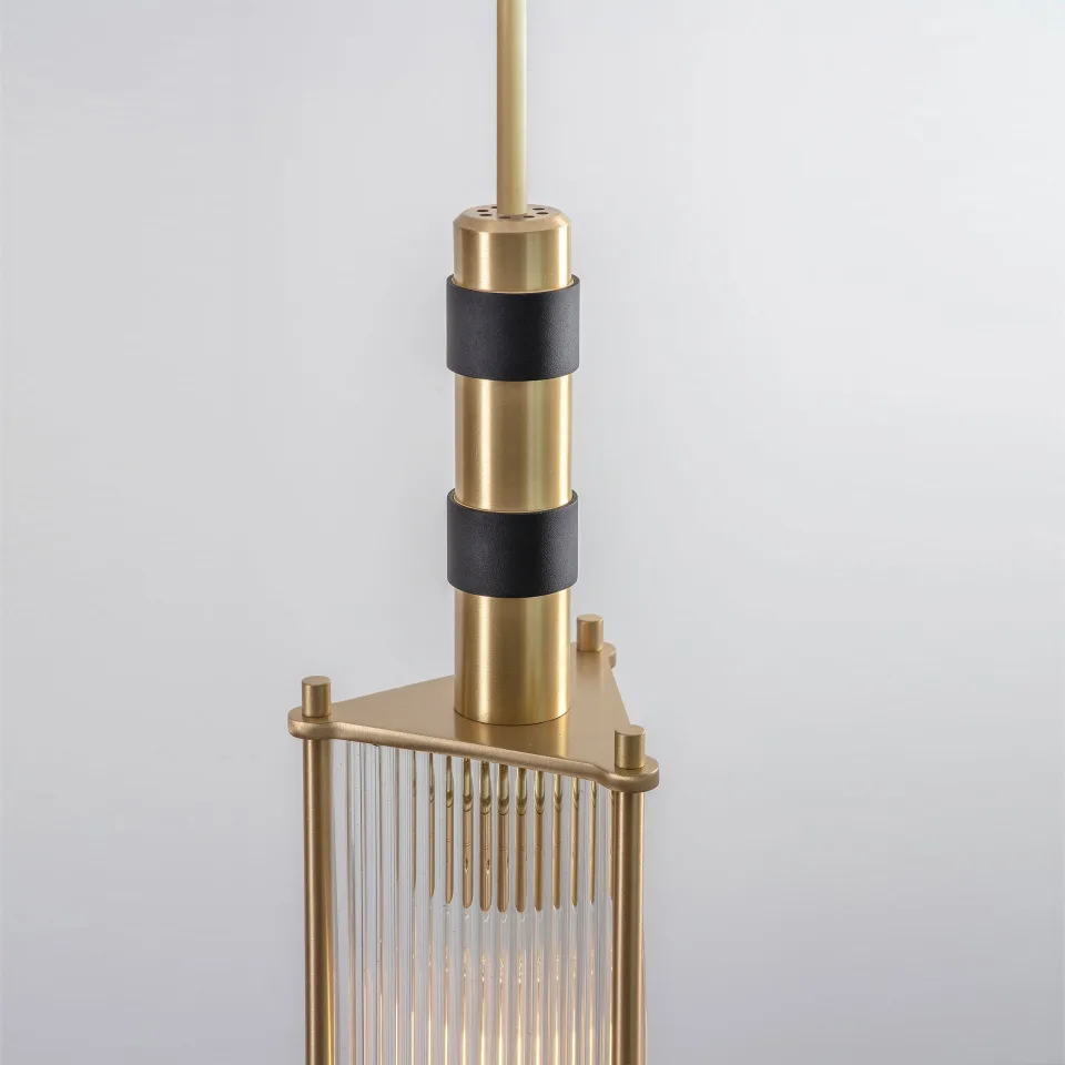 Reeded Glass Lantern Pendant – Brass Cage, 75 cm 3 Close-up of the satin brass top holder with black bands on the reeded glass lantern pendant