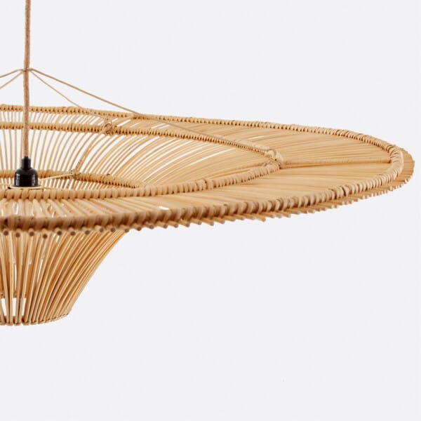 Side view of the wide stepped brim and black E27 holder of the rattan pendant lamp