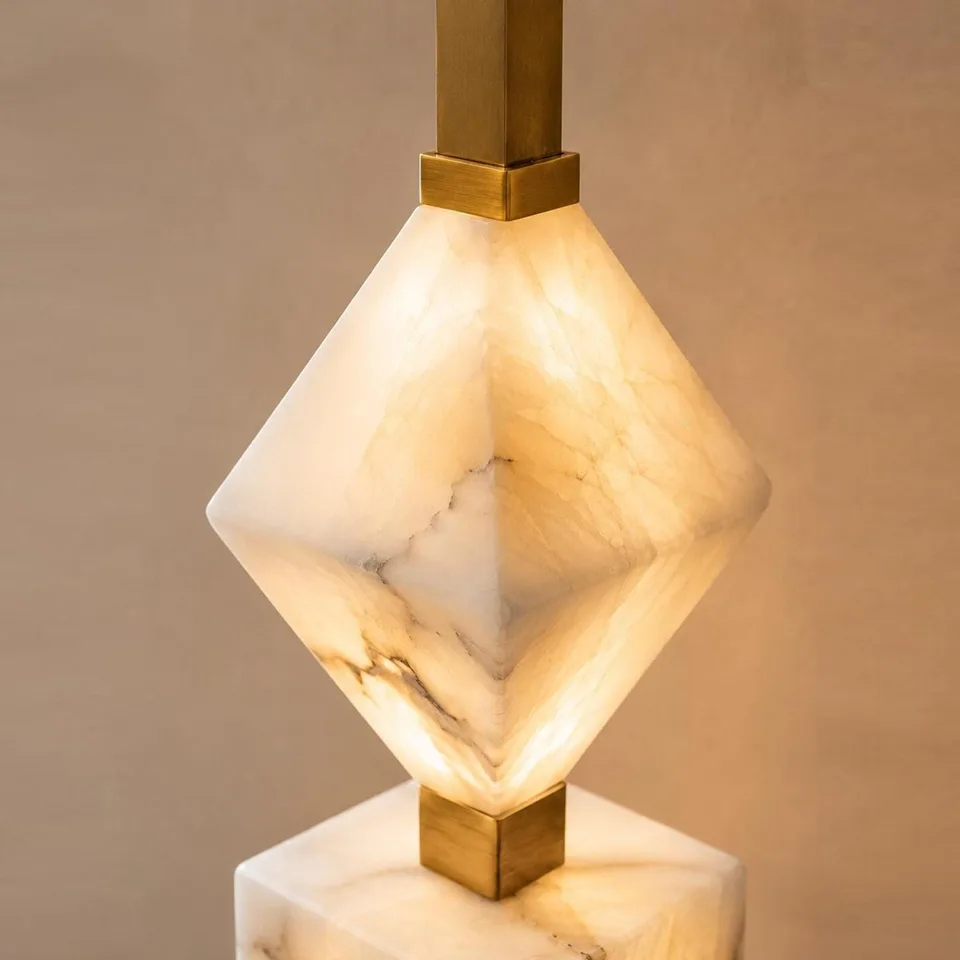 Designer Floor Lamp – Stacked Alabaster Column, Built-in Warm LED, 152 cm 9 Close-up of a glowing diamond-cut alabaster stone with brass-finish collars