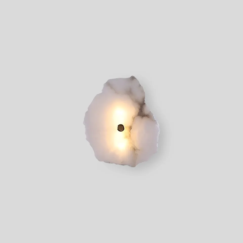 Unique Wall Light in Natural Alabaster – Raw-Edge Stone Slab Sconce, 20 cm 6 Unique wall light in natural alabaster, lit on a pale grey wall, its raw edge and grey veins glowing warm